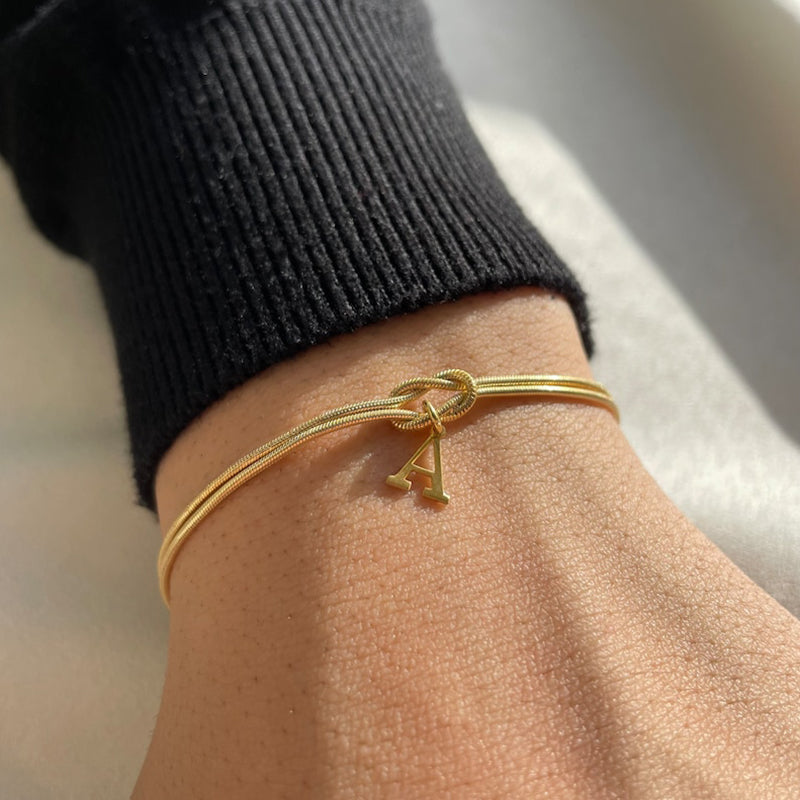 Liebesknoten – Initial-Armband