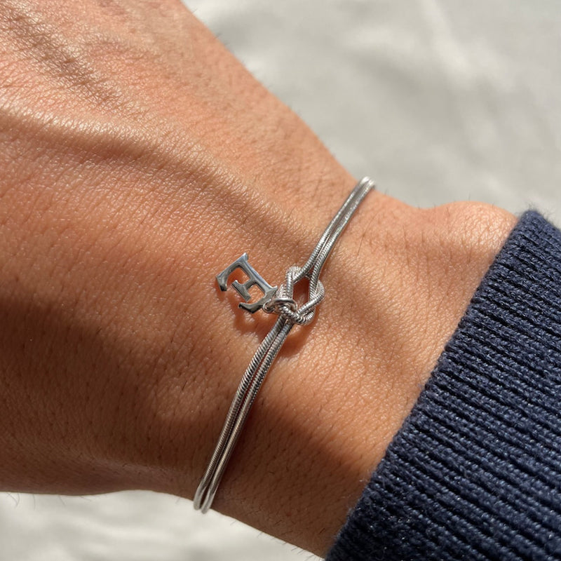 Liebesknoten – Initial-Armband