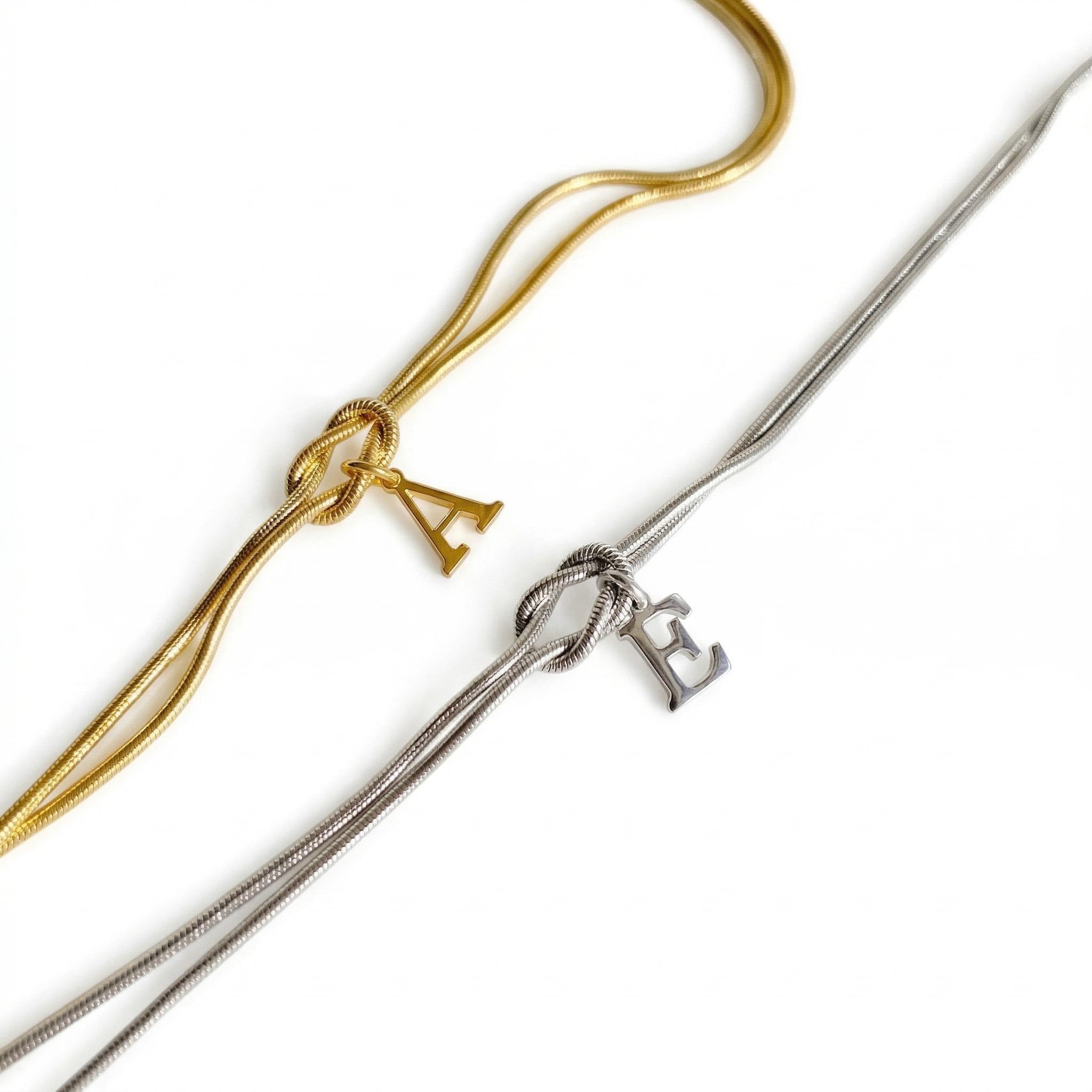 Liebesknoten – Initial-Armband