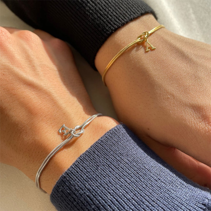 Liebesknoten – Initial-Armband